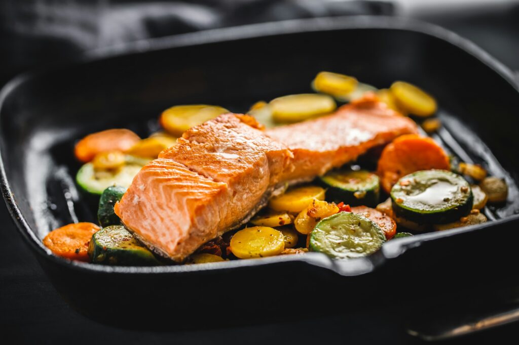 7 Powerful Food Combinations 2 Grilled salmon with vegetables on pan
